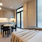 Apartman Loft - B 1-6 Smart Access & Urban Calm *