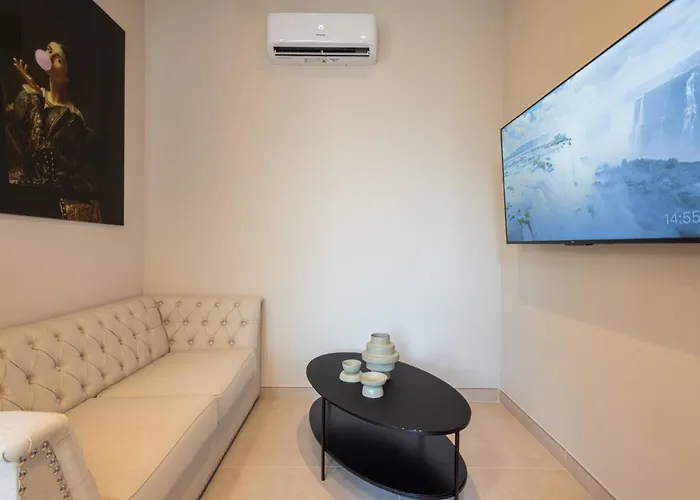 Loft - B 1-6 Smart Access & Urban Calm *