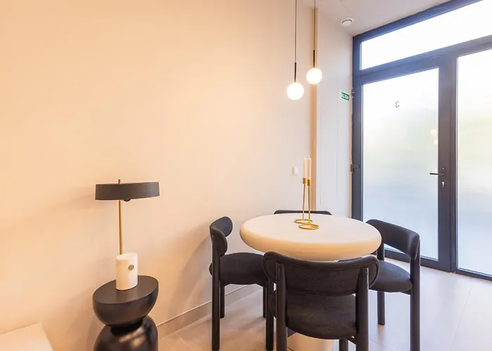Loft - B 1-6 Smart Access & Urban Calm *